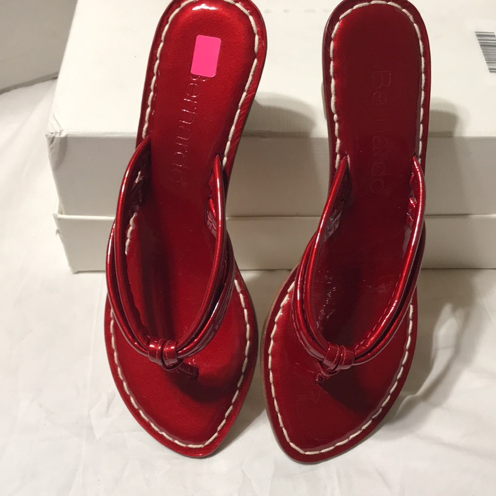 Bernardo Miami patent leather wedge sandals. Nwot - Picture 7 of 7